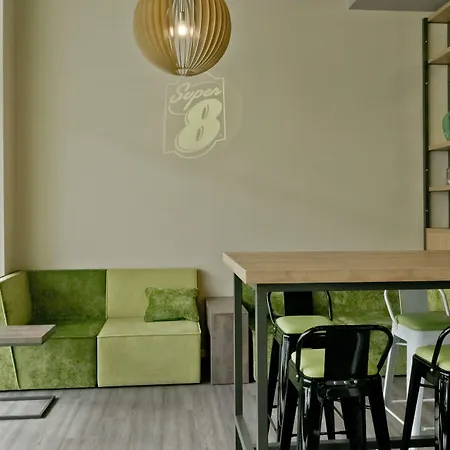 Super 8 By Wyndham West Hotel