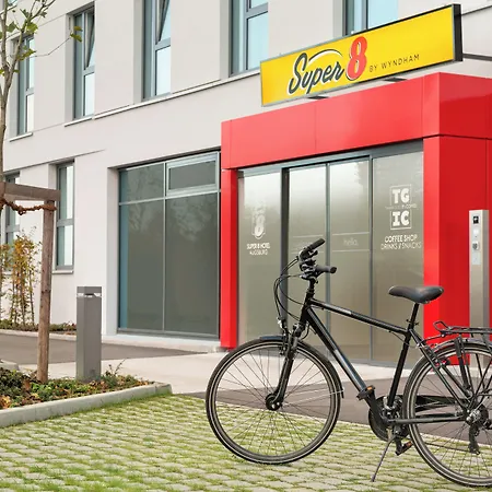 Hotel Super 8 By Wyndham West 3*