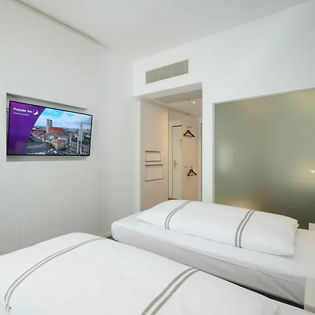 Premier West فندق 3*