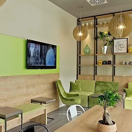 Premier West فندق 3*