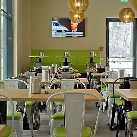 Premier West فندق
