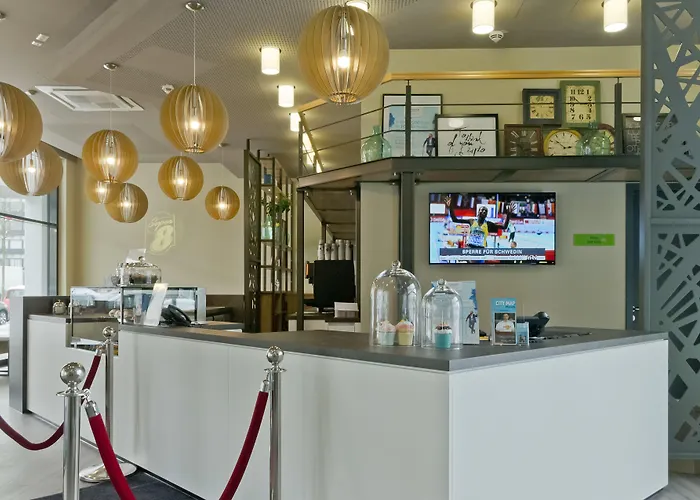 Super 8 By Wyndham West Hotel 3*