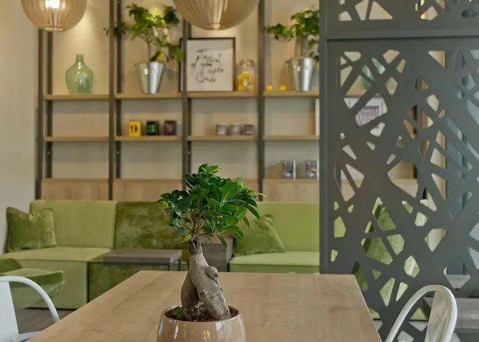 Super 8 By Wyndham West Hotel 3*