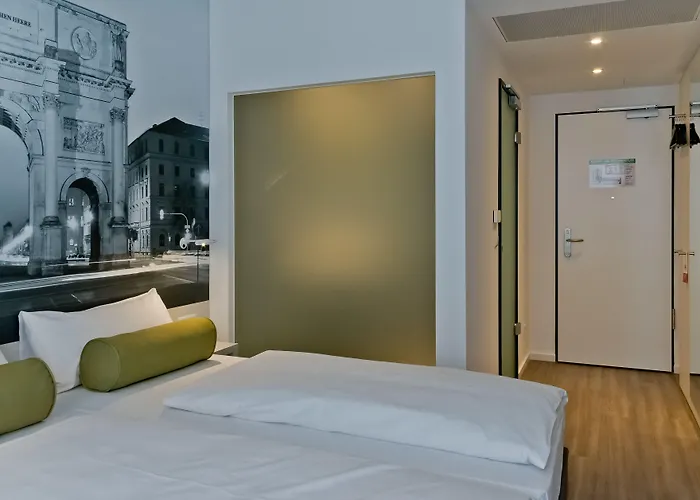 Super 8 By Wyndham West