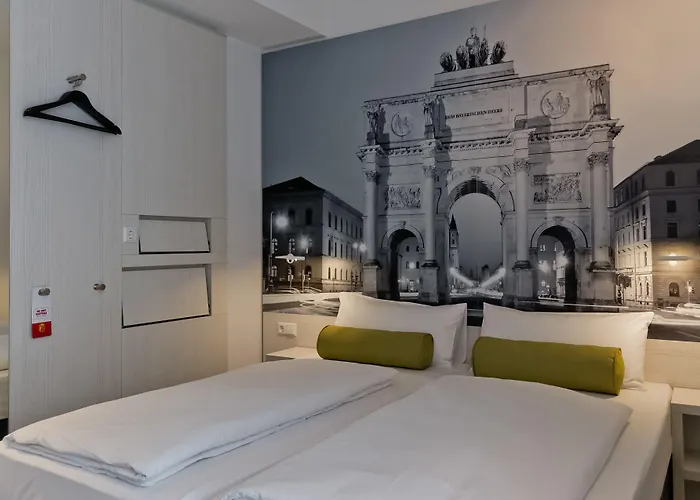 Super 8 By Wyndham West