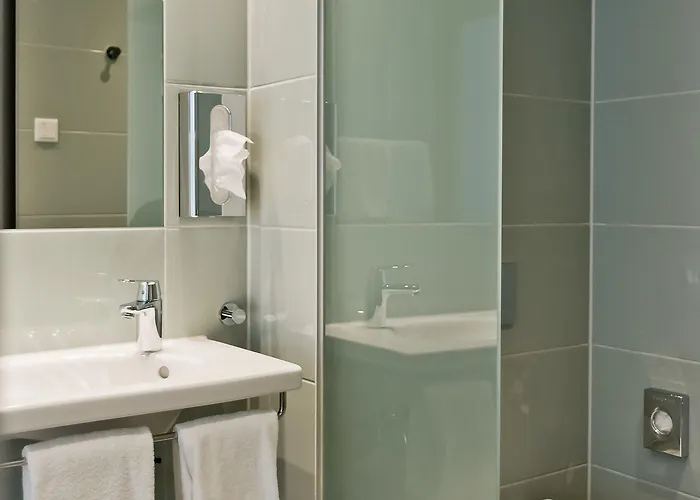 Super 8 By Wyndham West Hotel 3*