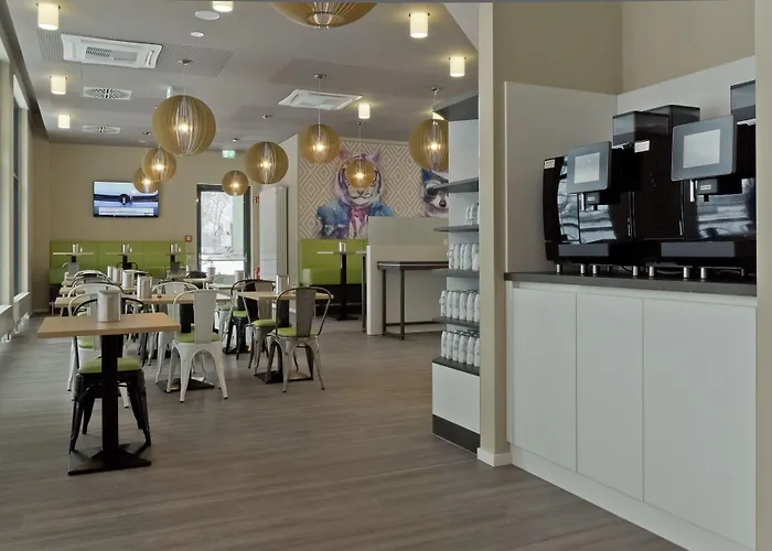 Hotel Super 8 By Wyndham West 3*