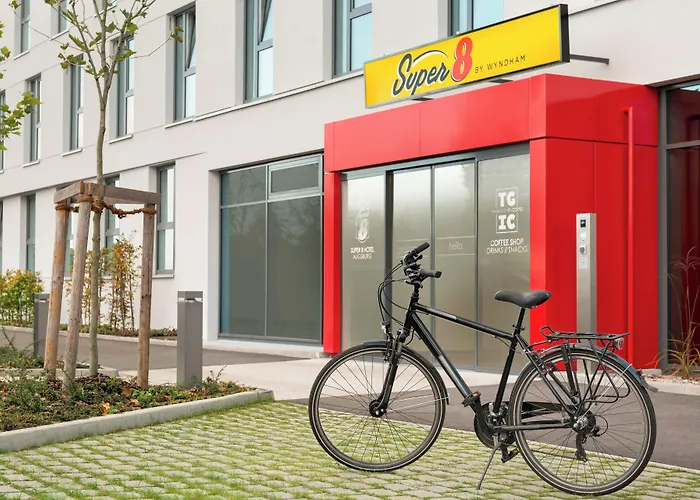 Hotel Super 8 By Wyndham West 3*