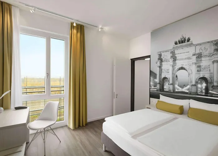 Hotel Super 8 By Wyndham West