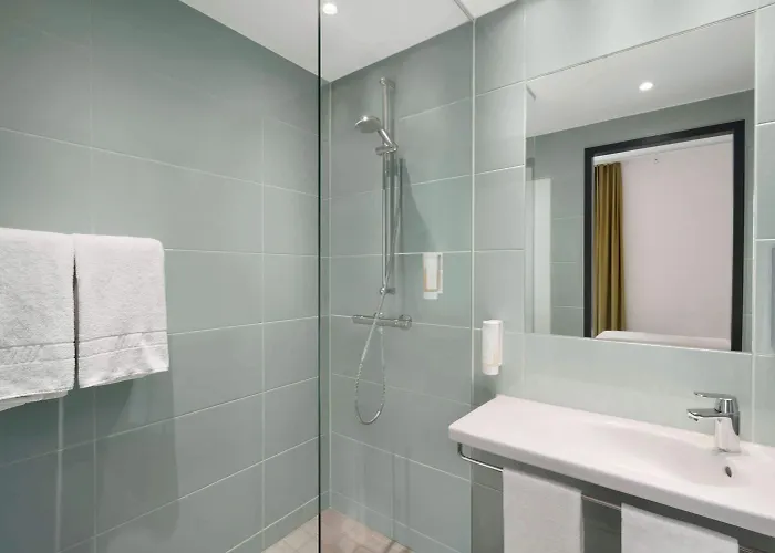 Hotel Super 8 By Wyndham West