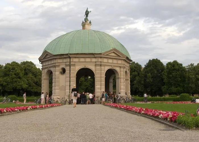 Hotel Super 8 By Wyndham West