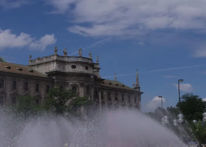 Super 8 By Wyndham West