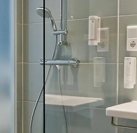 Super 8 By Wyndham West 3*
