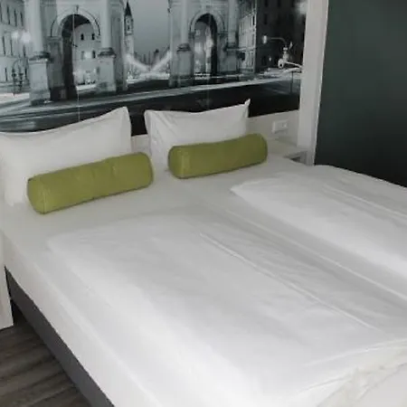 Super 8 By Wyndham West 3* München