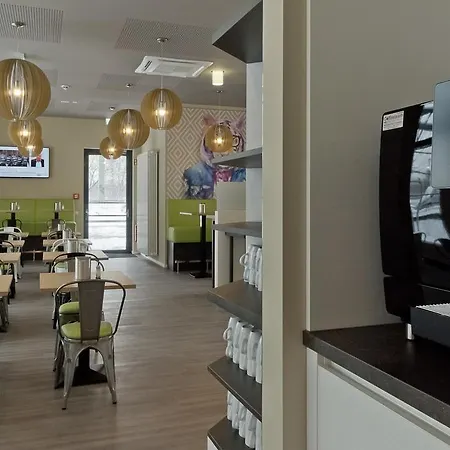 Super 8 By Wyndham West Hotel 3*