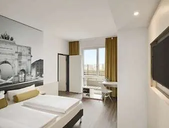 Hotel Super 8 By Wyndham West