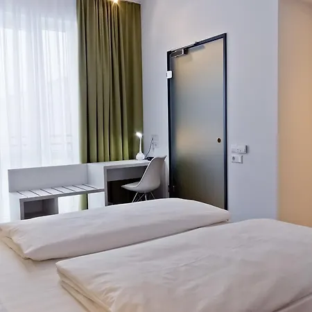 Hotel Super 8 By Wyndham West München