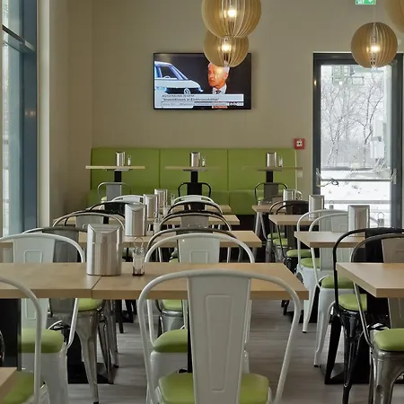 Super 8 By Wyndham West Hotel 3*
