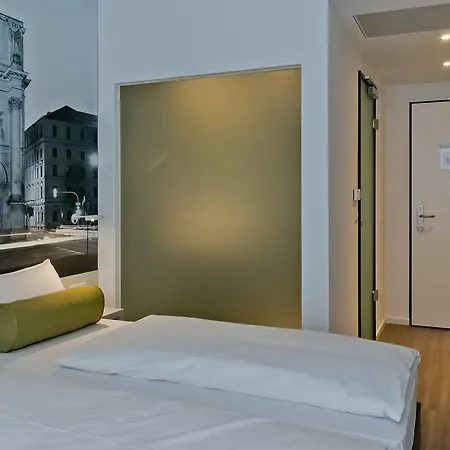 Hotel Super 8 By Wyndham West 3*