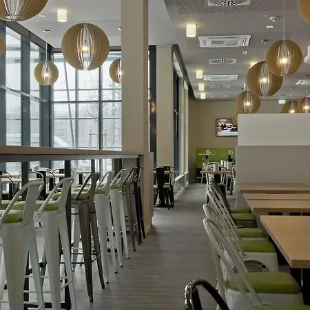 Hotel Super 8 By Wyndham West München